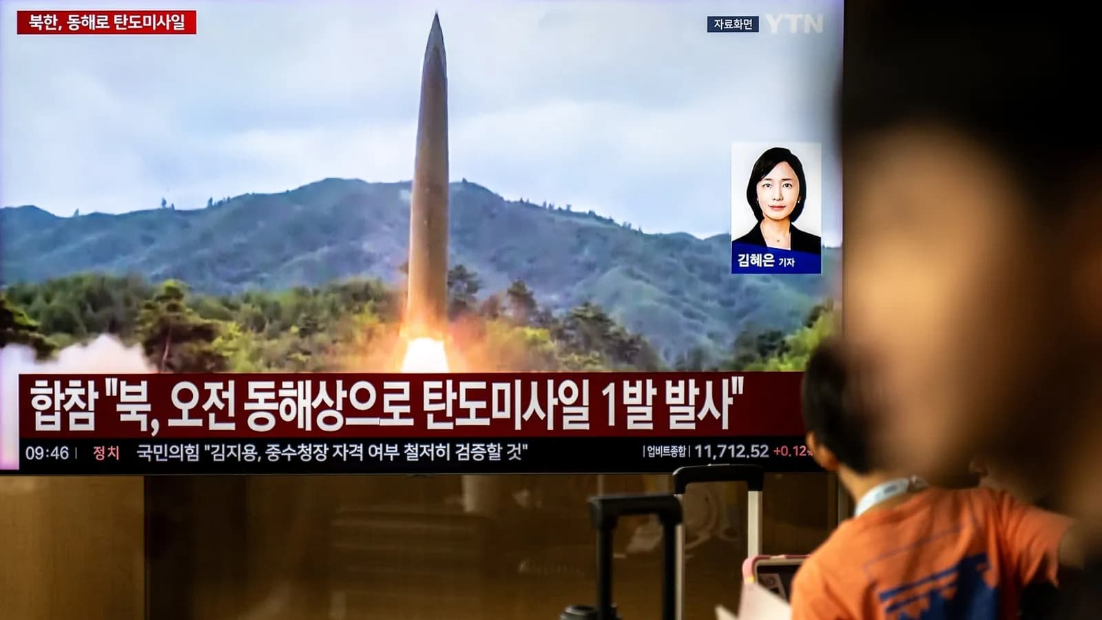 북한, 700km 비행 탄도미사일 발사